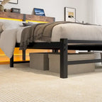 Letto matrimoniale moderno in metallo beige e marrone con testiera in legno, luci RGB e ripiano portaoggetti per camera da letto