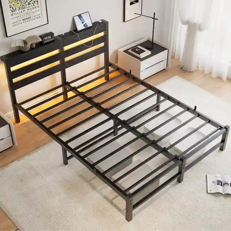 Letto matrimoniale moderno in metallo nero con testiera in legno e luci RGB