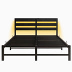 Letto matrimoniale moderno in metallo nero con testiera in legno e luci RGB